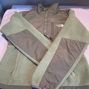 Green Northface Denali jacket size small